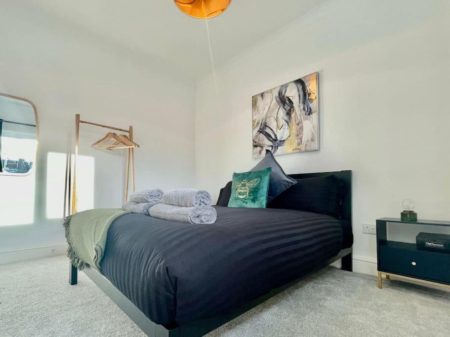 Cozy & Spacious 3-Bedroom Home By Tailored Accommodation Swansea Eksteriør billede