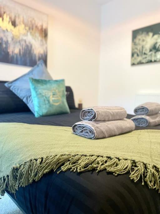 Cozy & Spacious 3-Bedroom Home By Tailored Accommodation Swansea Eksteriør billede